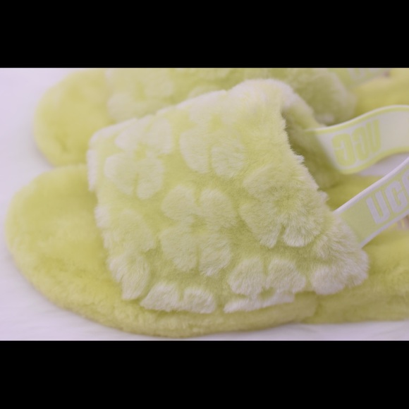 UGG®
FLUFF YEAH POPPY SLIDE SLIPPER - Picture 4 of 8